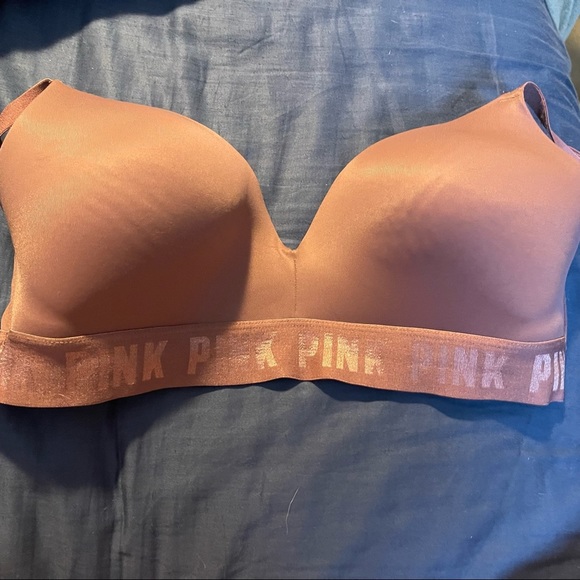 ✨PINK Victorias Secret Wear Everywhere T-Shirt Lightly Lined Bra✨ - Picture 1 of 7